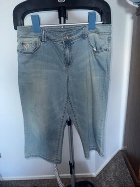 INC International Concepts Light Blue Cropped Denim Jeans